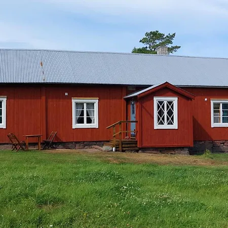 Lillstugan Pa Oestergards-a In Historic Environment On Aeppeloe Island * Hammarland