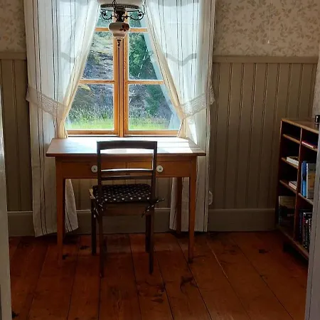 Vila Lillstugan Pa Oestergards-a In Historic Environment On Aeppeloe Island